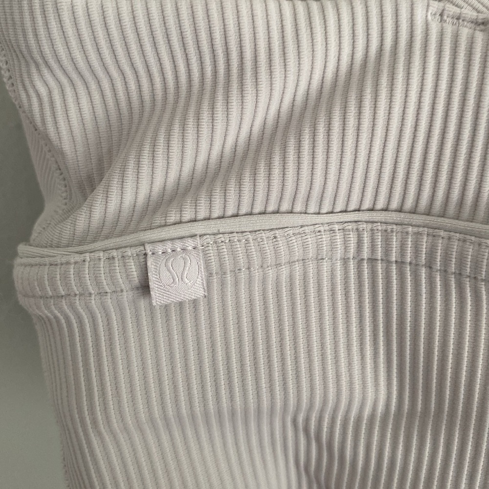 Lululemon Women’s Gray Ribbed Sports Bra size 6 - Picture 4 of 5
